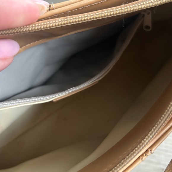 Tods 🤎 Classic luggage color shoulder bag -Very good condition!! 💯% authentic - Picture 10 of 13